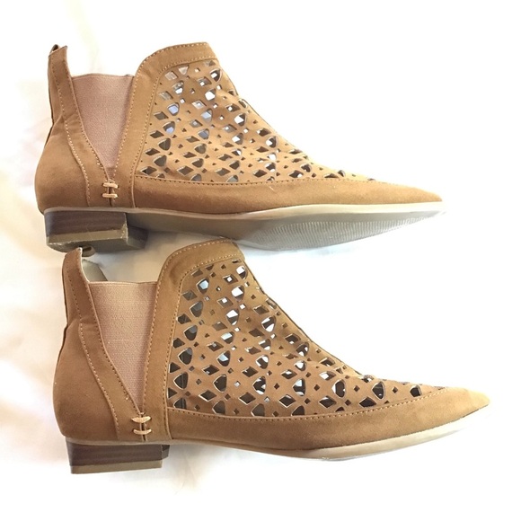 Plume by FarylRobin Sorella Laser Cut Fuax Suede Bootie Ankle Boot Size 8.5 - Picture 7 of 9